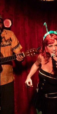 CRI-CRÍTICA-la-grilla-cantora-Canciones-de-lucha-y-brillantina-thumb CRI-CRÍTICA-la-grilla-cantora-Canciones-de-lucha-y-brillantina-thumb